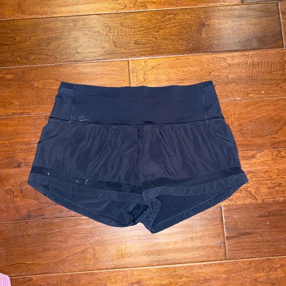 Lululemon short with mesh trim - Picture 1 of 3